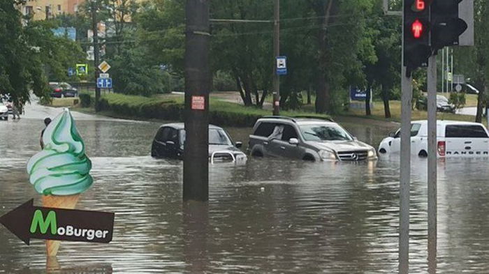 Тернополь накрыл мощный ливень