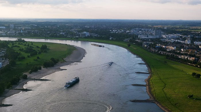 В Нидерландах уровень воды в Рейне достиг исторически низкой отметки