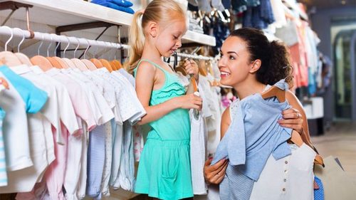 Почему детскую одежду выгодно приобретать оптом?