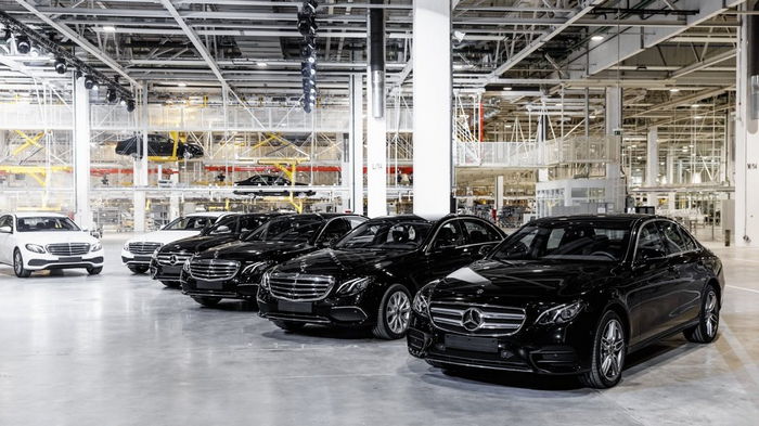 Mercedes продает свой российский завод, который лично открывал президент