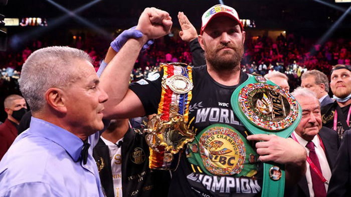 Фьюри хочет бой с Усиком в феврале или марте