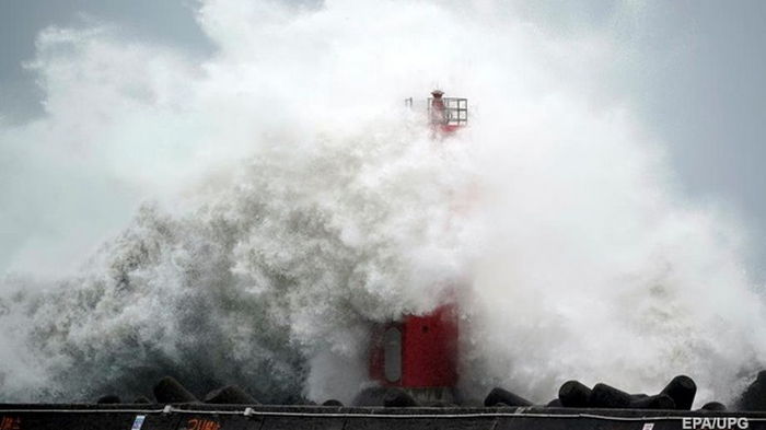 Японию затапливает мощнейший тайфун