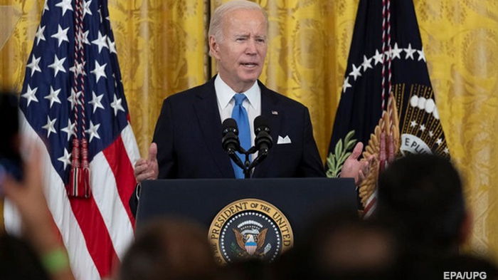 Байден подписал закон о помощи Украине