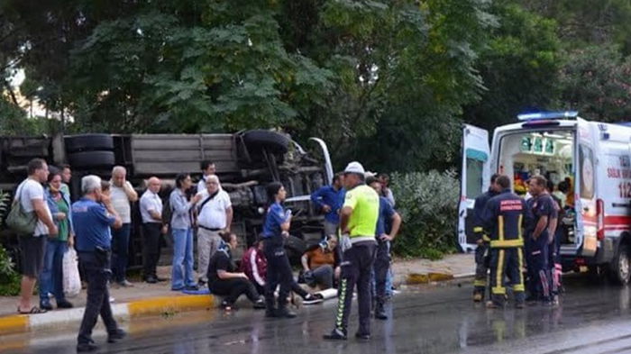 В Турции автобус с украинцами слетел с дороги — соцсети