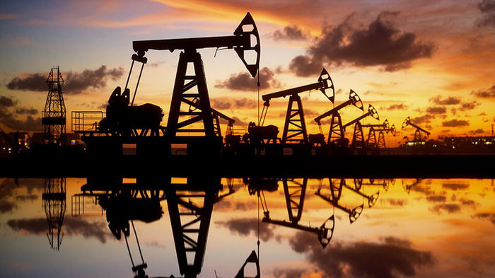 Нефть дешевеет после снижения прогноза МВФ по мировой экономике