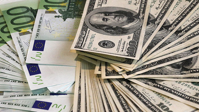 Уже не 50 гривен: Кабмин улучшил прогноз по курсу доллара в 2023 году