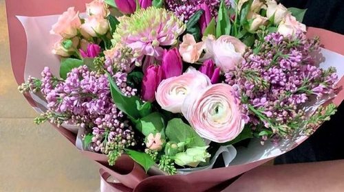 Цветы на юбилей: как выбрать подходящий букет?