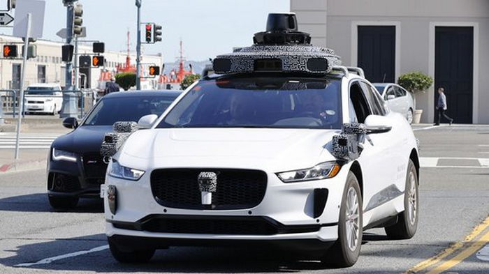 Материнская компания Google запустила беспилотные такси в Аризоне