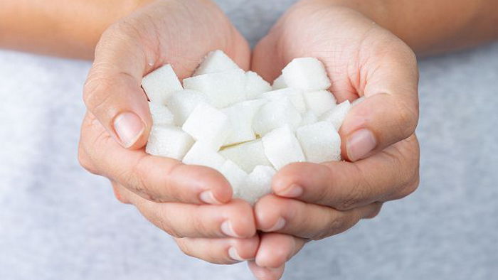 Белая смерть: фитнес-тренер развеял миф о вреде сахара
