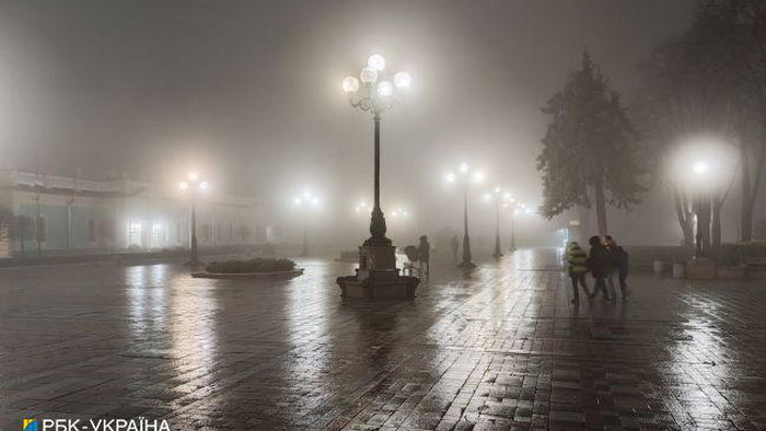 Киев накрыл туман, а завтра возможна гололедица: водителей призывают быть внимательнее