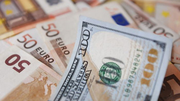 Курс доллара к основным валютам продемонстрировал наибольшие месячные потери с 2010 года
