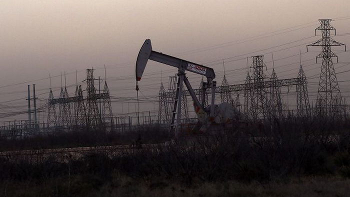 Нефть дорожает после падения до минимума 2022 года