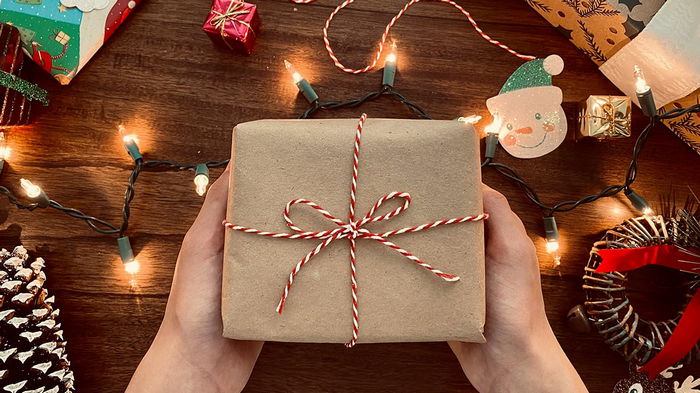 Кто придумал дарить подарки на Новый год и Рождество: интересные факты о праздниках