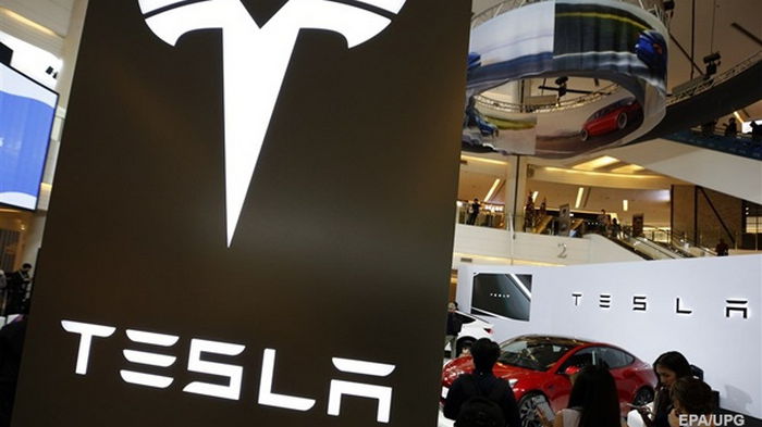 У акций Tesla худший месяц, квартал и год в истории компании — СМИ