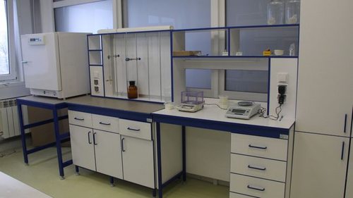 Лабораторные столы: требования и виды