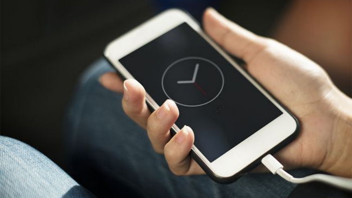 Эти простые действия помогут вам заряжать телефон в разы быстрее
