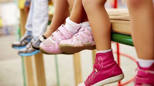 Як вибрати та вигідно придбати дитяче взуття