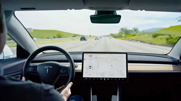 Tesla ввела запрет на автопилот для невнимательных водителей