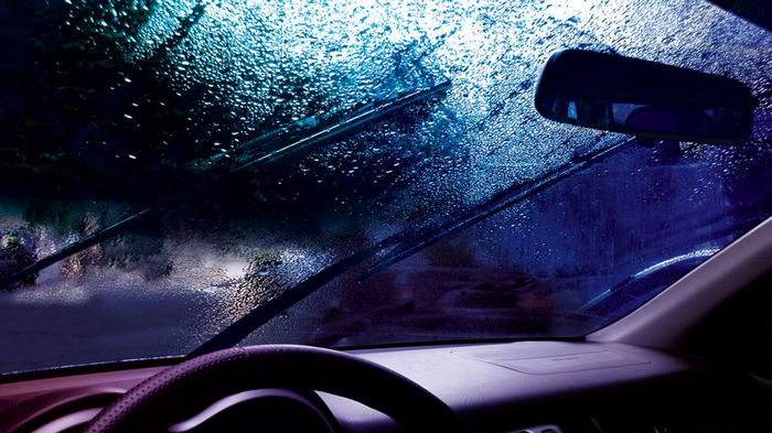 Как управлять автомобилем в дождливую погоду: 6 советов, которые снизят риск аварии