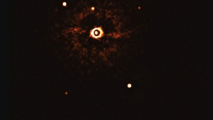 Астрономы нашли молодой аналог Солнечной системы с «новорожденной» звездой