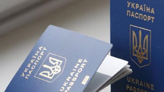 Украинцы могут оформить паспорта еще в двух странах