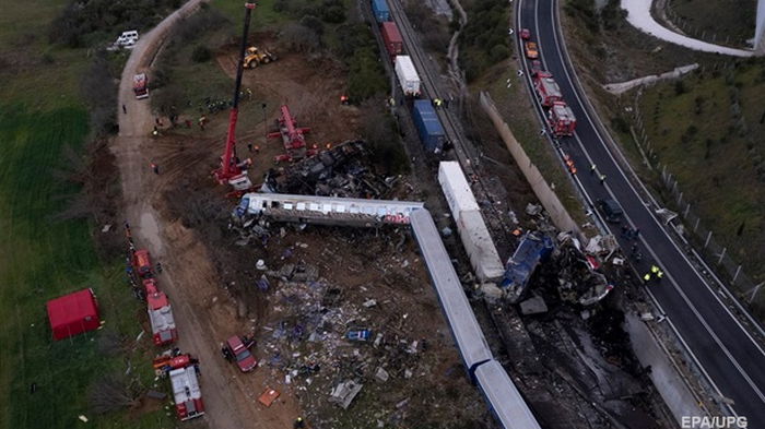 МИД выясняет, пострадали ли украинцы при столкновении поездов в Греции