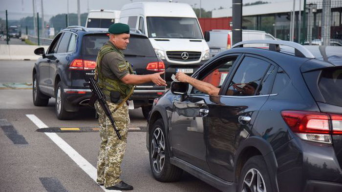 Украинцев предупреждают о возможных задержках в пересечении границы с ЕС завтра: что произошло
