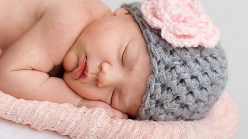 Шапочки для новорожденных: особенности выбора