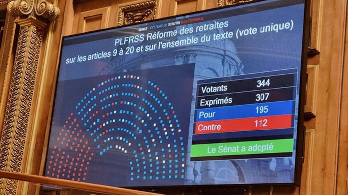 Сенат Франции проголосовал за пенсионную реформу на фоне протестов