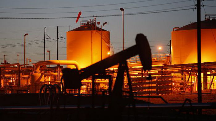 Нефть дешевеет из-за опасений по поводу нового финансового кризиса