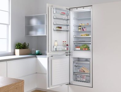 Холодильник с морозильной камерой внизу