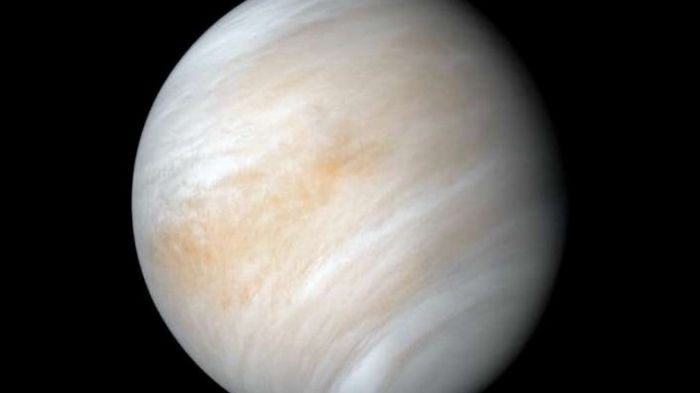Ученые провели первое тщательное исследование облаков Венеры: там есть «цунами»
