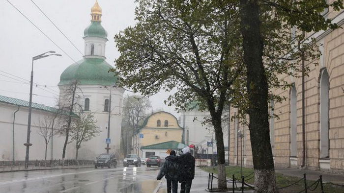 Дожди, но тепло. Какой будет погода в Украине на выходных