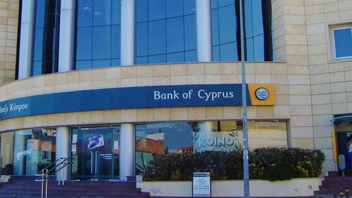 Крупнейший банк Кипра закрывает счета россиян — СМИ