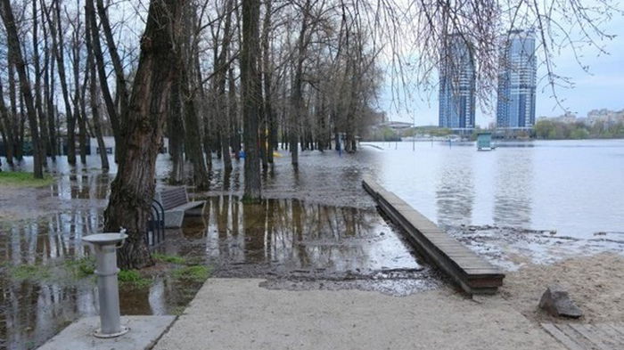 В Киеве выросли темпы снижения уровня воды