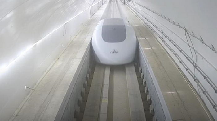 В Китае испытали поезд на магнитной подвеске со скоростью до тысячи км/ч (видео)