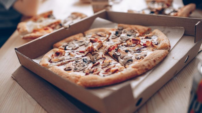 Переваги замовлення піци додому або на офіс