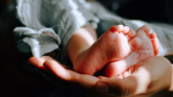В Великобритании родился первый ребенок, имеющий ДНК 3 человек. Почему так произошло