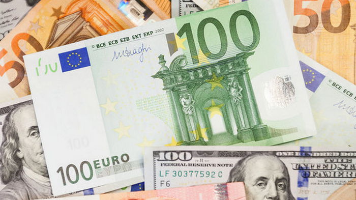 Курсы доллара и евро снизились. Курсы валют в банках
