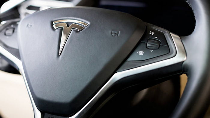 Tesla начала продавать в Канаде электромобили китайского производства