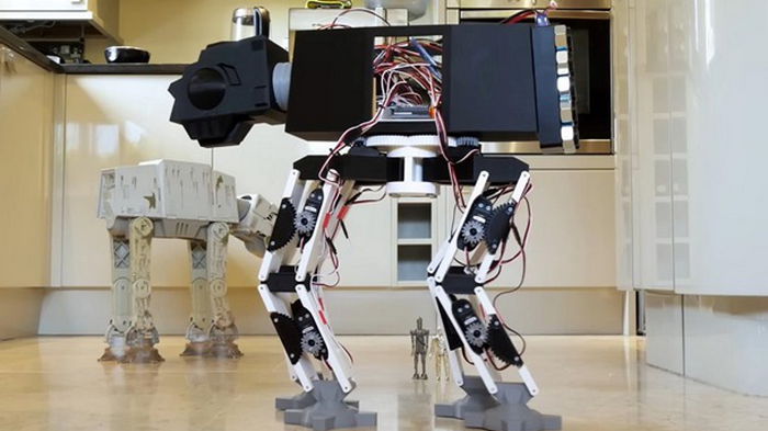 Американец создал робота из Звездных войн
