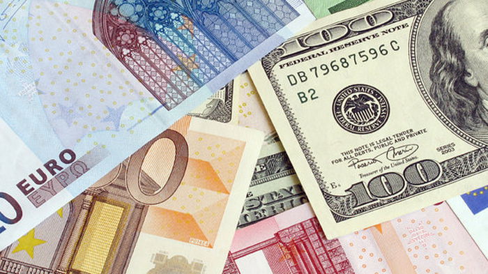 Доллар дешевеет, а евро – дорожает. Наличные курсы валют