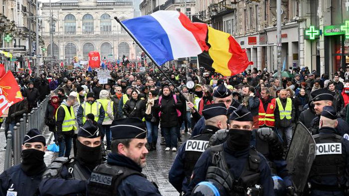 Протесты во Франции. В четвертую ночь беспорядков задержаны почти тысяча протестующих