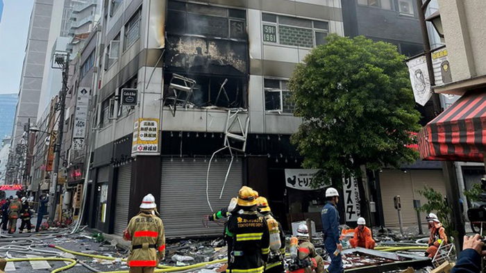 В центре Токио раздался взрыв и возник пожар