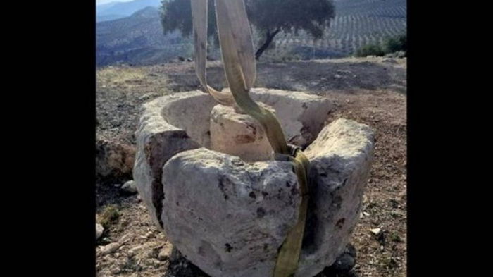 В Испании фермер нашел артефакт весом три тонны