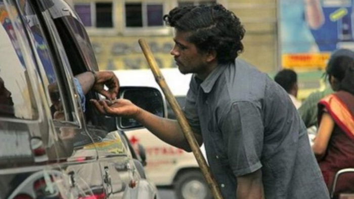 От лохмотьев к богатству: в Индии мужчина стал миллионером, прося милостыню на улице (фото)