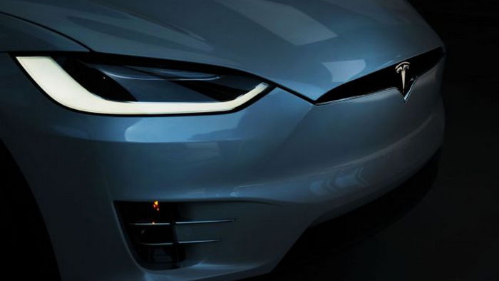 Tesla отзывает почти 16 тысяч авто из-за проблем с ремнями безопасности