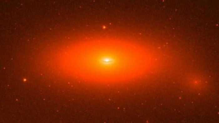 Нарушает стандартную модель космологии: в далекой галактике не обнаружена важная составляющая