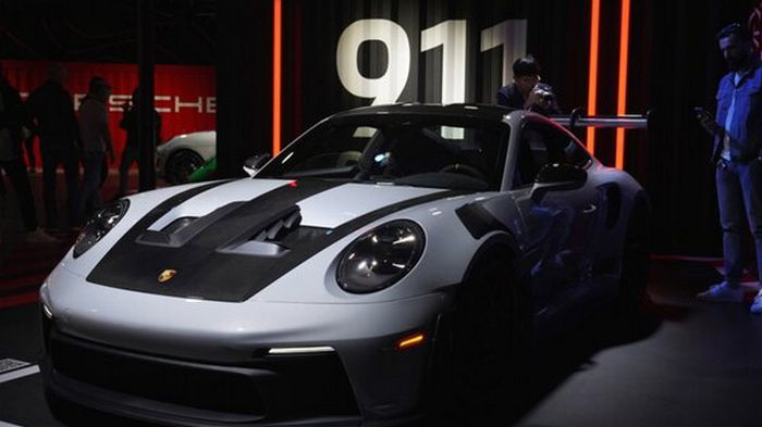 Porsche анонсировал электрификацию всех моделей, кроме культовой 911