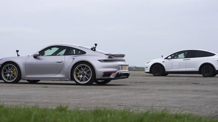 Porsche 911 и Tesla Model X сравнили в заезде по прямой (видео)